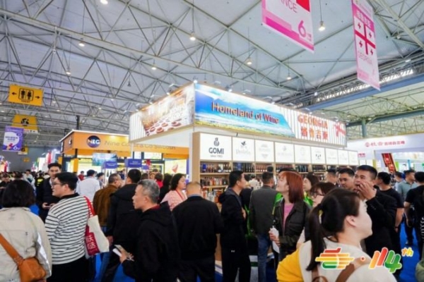 南京秋糖葡萄酒专区：国潮与进口酒同台竞技
